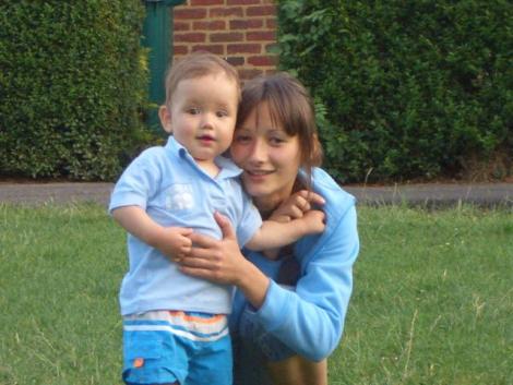 Dawidek i Mama<a href="profile.php?lookup=108"> - sylwia1310</a><br/>
		         Komentarzy: 1
 Obejrzano:  28181 Ocena: <img src="images/star.gif" alt="*" style="vertical-align:middle"/><img src="images/star.gif" alt="*" style="vertical-align:middle"/><img src="images/star.gif" alt="*" style="vertical-align:middle"/><img src="images/star.gif" alt="*" style="vertical-align:middle"/>
