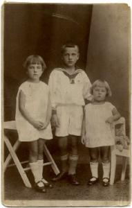 To moi praszczurowie<a href="profile.php?lookup=1"> - piotr</a><br/>
		         Komentarzy: 1
 Obejrzano:  42175 Ocena: <img src="images/star.gif" alt="*" style="vertical-align:middle"/><img src="images/star.gif" alt="*" style="vertical-align:middle"/><img src="images/star.gif" alt="*" style="vertical-align:middle"/><img src="images/star.gif" alt="*" style="vertical-align:middle"/><img src="images/star.gif" alt="*" style="vertical-align:middle"/>
