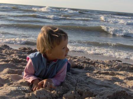 Nad morzem<a href="profile.php?lookup=37"> - wioletta cieslak</a><br/>
		         Komentarzy: 1
 Obejrzano:  32403 Ocena: <img src="images/star.gif" alt="*" style="vertical-align:middle"/><img src="images/star.gif" alt="*" style="vertical-align:middle"/><img src="images/star.gif" alt="*" style="vertical-align:middle"/><img src="images/star.gif" alt="*" style="vertical-align:middle"/>
