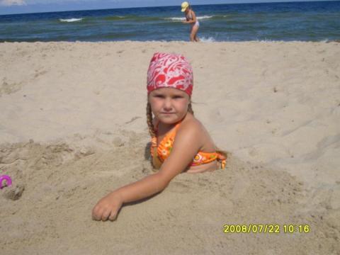 wakacje<a href="profile.php?lookup=239"> - madziula123</a><br/>
		         Komentarzy: 0
 Obejrzano:  38563 Ocena: <img src="images/star.gif" alt="*" style="vertical-align:middle"/><img src="images/star.gif" alt="*" style="vertical-align:middle"/><img src="images/star.gif" alt="*" style="vertical-align:middle"/><img src="images/star.gif" alt="*" style="vertical-align:middle"/>
