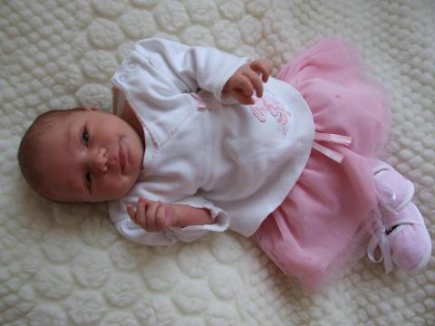 Ach ten bal ...<a href="profile.php?lookup=471"> - ilona-sz</a><br/>
		         Komentarzy: 3
 Obejrzano:  27998 Ocena: <img src="images/star.gif" alt="*" style="vertical-align:middle"/><img src="images/star.gif" alt="*" style="vertical-align:middle"/><img src="images/star.gif" alt="*" style="vertical-align:middle"/><img src="images/star.gif" alt="*" style="vertical-align:middle"/><img src="images/star.gif" alt="*" style="vertical-align:middle"/>
