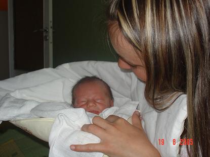 z ciocią<a href="profile.php?lookup=120"> - Agnieszka_al</a><br/>
		         Komentarzy: 4
 Obejrzano:  39902 Ocena: <img src="images/star.gif" alt="*" style="vertical-align:middle"/><img src="images/star.gif" alt="*" style="vertical-align:middle"/><img src="images/star.gif" alt="*" style="vertical-align:middle"/><img src="images/star.gif" alt="*" style="vertical-align:middle"/>
