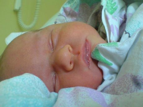 emilka po urodzeniu<a href="profile.php?lookup=554"> - izajanusz</a><br/>
		         Komentarzy: 1
 Obejrzano:  24540 Ocena: <img src="images/star.gif" alt="*" style="vertical-align:middle"/><img src="images/star.gif" alt="*" style="vertical-align:middle"/><img src="images/star.gif" alt="*" style="vertical-align:middle"/><img src="images/star.gif" alt="*" style="vertical-align:middle"/><img src="images/star.gif" alt="*" style="vertical-align:middle"/>
