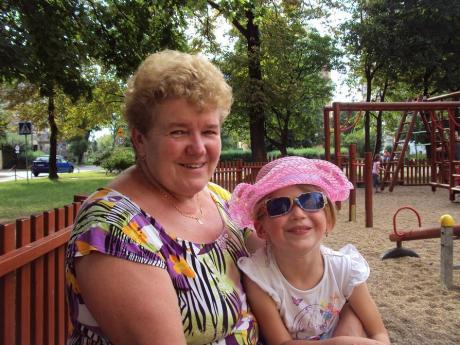 Ania i babcia<a href="profile.php?lookup=573"> - monika0508</a><br/>
		         Komentarzy: 0
 Obejrzano:  29535 Ocena: <img src="images/star.gif" alt="*" style="vertical-align:middle"/><img src="images/star.gif" alt="*" style="vertical-align:middle"/><img src="images/star.gif" alt="*" style="vertical-align:middle"/><img src="images/star.gif" alt="*" style="vertical-align:middle"/><img src="images/star.gif" alt="*" style="vertical-align:middle"/>
