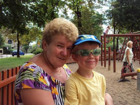 Piotruś i babcia<a href="profile.php?lookup=573"> - monika0508</a><br/>
		         Komentarzy: 0
 Obejrzano:  27122 Ocena: <img src="images/star.gif" alt="*" style="vertical-align:middle"/><img src="images/star.gif" alt="*" style="vertical-align:middle"/><img src="images/star.gif" alt="*" style="vertical-align:middle"/><img src="images/star.gif" alt="*" style="vertical-align:middle"/><img src="images/star.gif" alt="*" style="vertical-align:middle"/>
