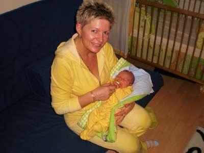 w ramionach najukochanszej babci na swiecie;))<a href="profile.php?lookup=428"> - mala04</a><br/>
		         Komentarzy: 0
 Obejrzano:  26145 Ocena: <img src="images/star.gif" alt="*" style="vertical-align:middle"/><img src="images/star.gif" alt="*" style="vertical-align:middle"/><img src="images/star.gif" alt="*" style="vertical-align:middle"/><img src="images/star.gif" alt="*" style="vertical-align:middle"/>
