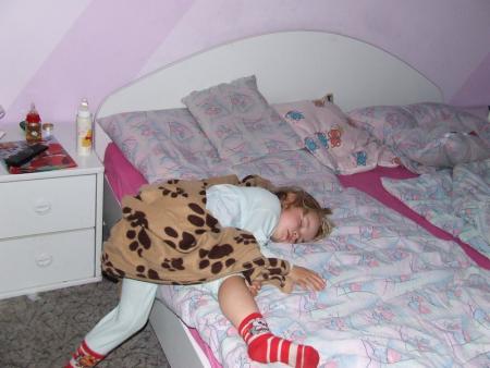 Słodziutki sen Marty :)<a href="profile.php?lookup=53"> - darek</a><br/>
		         Komentarzy: 1
 Obejrzano:  30416 Ocena: <img src="images/star.gif" alt="*" style="vertical-align:middle"/><img src="images/star.gif" alt="*" style="vertical-align:middle"/><img src="images/star.gif" alt="*" style="vertical-align:middle"/><img src="images/star.gif" alt="*" style="vertical-align:middle"/>
