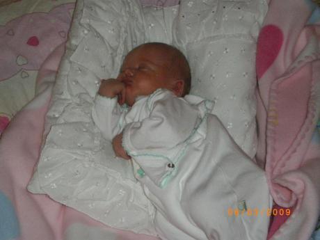 OLIWIA<a href="profile.php?lookup=495"> - anitaptak34</a><br/>
		         Komentarzy: 1
 Obejrzano:  28767 Ocena: <img src="images/star.gif" alt="*" style="vertical-align:middle"/><img src="images/star.gif" alt="*" style="vertical-align:middle"/><img src="images/star.gif" alt="*" style="vertical-align:middle"/><img src="images/star.gif" alt="*" style="vertical-align:middle"/><img src="images/star.gif" alt="*" style="vertical-align:middle"/>
