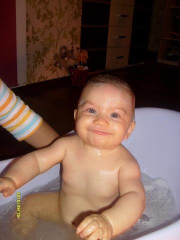 w wannie<a href="profile.php?lookup=266"> - agnieszka03aj</a><br/>
		         Komentarzy: 1
 Obejrzano:  31299 Ocena: <img src="images/star.gif" alt="*" style="vertical-align:middle"/><img src="images/star.gif" alt="*" style="vertical-align:middle"/><img src="images/star.gif" alt="*" style="vertical-align:middle"/><img src="images/star.gif" alt="*" style="vertical-align:middle"/><img src="images/star.gif" alt="*" style="vertical-align:middle"/>
