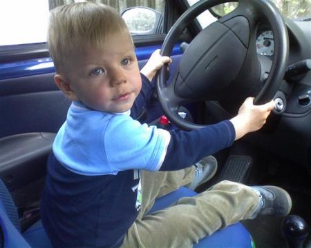 Brruuuum, bruuuum<a href="profile.php?lookup=26"> - danka9</a><br/>
		         Komentarzy: 1
 Obejrzano:  32369 Ocena: <img src="images/star.gif" alt="*" style="vertical-align:middle"/><img src="images/star.gif" alt="*" style="vertical-align:middle"/><img src="images/star.gif" alt="*" style="vertical-align:middle"/><img src="images/star.gif" alt="*" style="vertical-align:middle"/>
