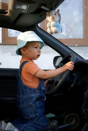 Mały kierowca:-)<a href="profile.php?lookup=213"> - Aleks</a><br/>
		         Komentarzy: 0
 Obejrzano:  24505 Ocena: Brak
