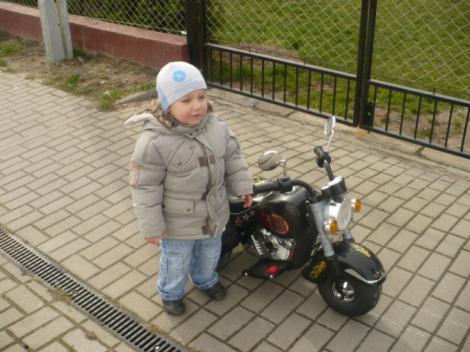 hubert pirat drogowy!!!<a href="profile.php?lookup=159"> - hubercina</a><br/>
		         Komentarzy: 1
 Obejrzano:  32857 Ocena: <img src="images/star.gif" alt="*" style="vertical-align:middle"/><img src="images/star.gif" alt="*" style="vertical-align:middle"/><img src="images/star.gif" alt="*" style="vertical-align:middle"/><img src="images/star.gif" alt="*" style="vertical-align:middle"/>
