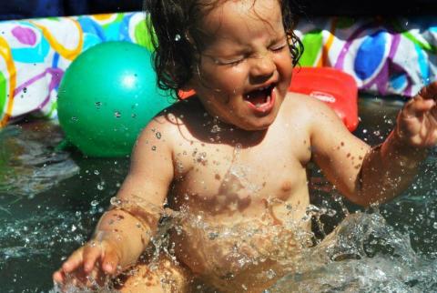 chlap,chlap<a href="profile.php?lookup=240"> - maama</a><br/>
		         Komentarzy: 2
 Obejrzano:  31202 Ocena: <img src="images/star.gif" alt="*" style="vertical-align:middle"/><img src="images/star.gif" alt="*" style="vertical-align:middle"/><img src="images/star.gif" alt="*" style="vertical-align:middle"/><img src="images/star.gif" alt="*" style="vertical-align:middle"/><img src="images/star.gif" alt="*" style="vertical-align:middle"/>
