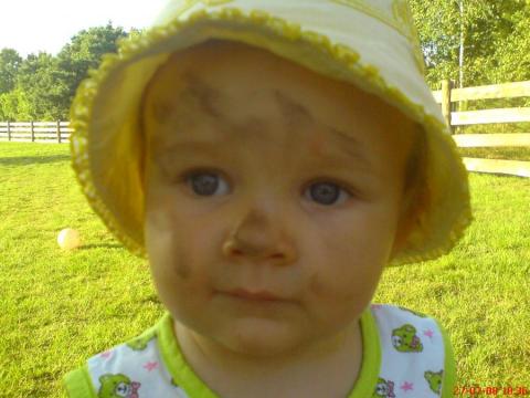 Trochę się pobrudzilam.<a href="profile.php?lookup=290"> - agata</a><br/>
		         Komentarzy: 3
 Obejrzano:  32546 Ocena: <img src="images/star.gif" alt="*" style="vertical-align:middle"/><img src="images/star.gif" alt="*" style="vertical-align:middle"/><img src="images/star.gif" alt="*" style="vertical-align:middle"/><img src="images/star.gif" alt="*" style="vertical-align:middle"/><img src="images/star.gif" alt="*" style="vertical-align:middle"/>
