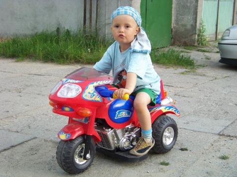 jestem małym rajdowcem<a href="profile.php?lookup=413"> - filbud</a><br/>
		         Komentarzy: 1
 Obejrzano:  25547 Ocena: <img src="images/star.gif" alt="*" style="vertical-align:middle"/><img src="images/star.gif" alt="*" style="vertical-align:middle"/><img src="images/star.gif" alt="*" style="vertical-align:middle"/><img src="images/star.gif" alt="*" style="vertical-align:middle"/><img src="images/star.gif" alt="*" style="vertical-align:middle"/>
