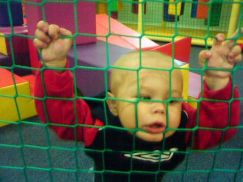 Mati<a href="profile.php?lookup=176"> - mATEUSZ f</a><br/>
		         Komentarzy: 1
 Obejrzano:  32787 Ocena: <img src="images/star.gif" alt="*" style="vertical-align:middle"/><img src="images/star.gif" alt="*" style="vertical-align:middle"/><img src="images/star.gif" alt="*" style="vertical-align:middle"/><img src="images/star.gif" alt="*" style="vertical-align:middle"/>
