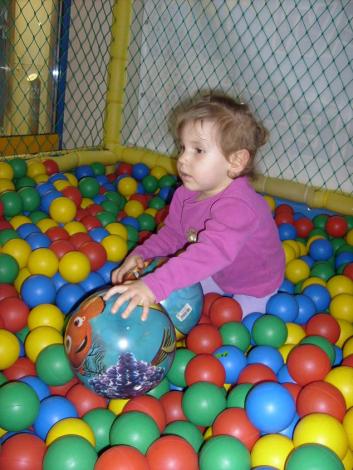 Martynka i kuleczki<a href="profile.php?lookup=124"> - MamaMartynki2005</a><br/>
		         Komentarzy: 0
 Obejrzano:  29910 Ocena: Brak
