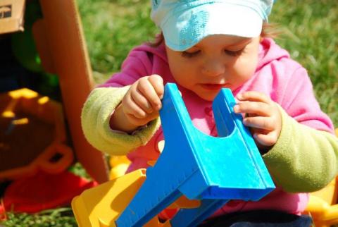 Jak to było?<a href="profile.php?lookup=240"> - maama</a><br/>
		         Komentarzy: 1
 Obejrzano:  26600 Ocena: <img src="images/star.gif" alt="*" style="vertical-align:middle"/><img src="images/star.gif" alt="*" style="vertical-align:middle"/><img src="images/star.gif" alt="*" style="vertical-align:middle"/><img src="images/star.gif" alt="*" style="vertical-align:middle"/><img src="images/star.gif" alt="*" style="vertical-align:middle"/>
