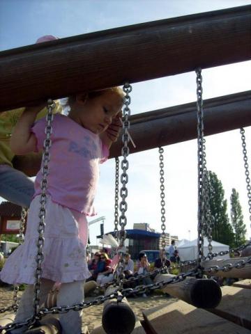 Martynka<a href="profile.php?lookup=124"> - MamaMartynki2005</a><br/>
		         Komentarzy: 1
 Obejrzano:  31149 Ocena: <img src="images/star.gif" alt="*" style="vertical-align:middle"/><img src="images/star.gif" alt="*" style="vertical-align:middle"/><img src="images/star.gif" alt="*" style="vertical-align:middle"/><img src="images/star.gif" alt="*" style="vertical-align:middle"/>
