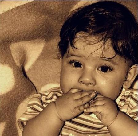 Madziulka...<a href="profile.php?lookup=240"> - maama</a><br/>
		         Komentarzy: 4
 Obejrzano:  43860 Ocena: <img src="images/star.gif" alt="*" style="vertical-align:middle"/><img src="images/star.gif" alt="*" style="vertical-align:middle"/><img src="images/star.gif" alt="*" style="vertical-align:middle"/><img src="images/star.gif" alt="*" style="vertical-align:middle"/><img src="images/star.gif" alt="*" style="vertical-align:middle"/>
