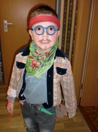 pirat<a href="profile.php?lookup=547"> - doti2204</a><br/>
		         Komentarzy: 2
 Obejrzano:  25452 Ocena: <img src="images/star.gif" alt="*" style="vertical-align:middle"/><img src="images/star.gif" alt="*" style="vertical-align:middle"/><img src="images/star.gif" alt="*" style="vertical-align:middle"/><img src="images/star.gif" alt="*" style="vertical-align:middle"/><img src="images/star.gif" alt="*" style="vertical-align:middle"/>
