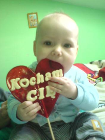 Pati i wielka słodycz!<a href="profile.php?lookup=100"> - klaudek87</a><br/>
		         Komentarzy: 1
 Obejrzano:  29983 Ocena: <img src="images/star.gif" alt="*" style="vertical-align:middle"/><img src="images/star.gif" alt="*" style="vertical-align:middle"/><img src="images/star.gif" alt="*" style="vertical-align:middle"/><img src="images/star.gif" alt="*" style="vertical-align:middle"/><img src="images/star.gif" alt="*" style="vertical-align:middle"/>
