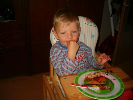 Samodzielne jedzonko<a href="profile.php?lookup=26"> - danka9</a><br/>
		         Komentarzy: 0
 Obejrzano:  46103 Ocena: <img src="images/star.gif" alt="*" style="vertical-align:middle"/><img src="images/star.gif" alt="*" style="vertical-align:middle"/><img src="images/star.gif" alt="*" style="vertical-align:middle"/>
