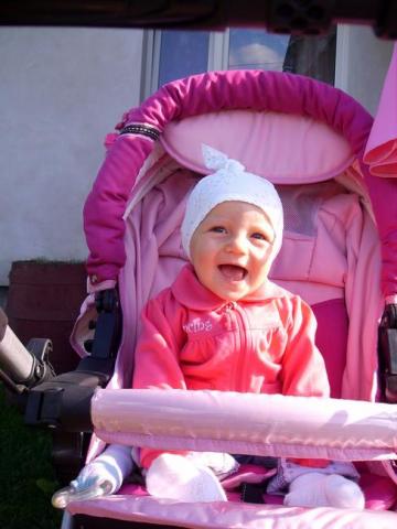 Emi<a href="profile.php?lookup=475"> - anulakrak</a><br/>
		         Komentarzy: 1
 Obejrzano:  25146 Ocena: <img src="images/star.gif" alt="*" style="vertical-align:middle"/><img src="images/star.gif" alt="*" style="vertical-align:middle"/><img src="images/star.gif" alt="*" style="vertical-align:middle"/><img src="images/star.gif" alt="*" style="vertical-align:middle"/><img src="images/star.gif" alt="*" style="vertical-align:middle"/>
