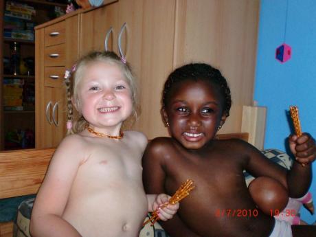 Kati i Duen<a href="profile.php?lookup=547"> - doti2204</a><br/>
		         Komentarzy: 1
 Obejrzano:  25643 Ocena: <img src="images/star.gif" alt="*" style="vertical-align:middle"/><img src="images/star.gif" alt="*" style="vertical-align:middle"/><img src="images/star.gif" alt="*" style="vertical-align:middle"/><img src="images/star.gif" alt="*" style="vertical-align:middle"/><img src="images/star.gif" alt="*" style="vertical-align:middle"/>
