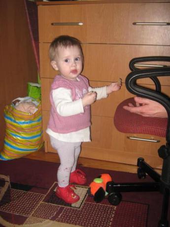 stoje sama<a href="profile.php?lookup=499"> - kinga1234542</a><br/>
		         Komentarzy: 2
 Obejrzano:  24134 Ocena: <img src="images/star.gif" alt="*" style="vertical-align:middle"/><img src="images/star.gif" alt="*" style="vertical-align:middle"/><img src="images/star.gif" alt="*" style="vertical-align:middle"/><img src="images/star.gif" alt="*" style="vertical-align:middle"/><img src="images/star.gif" alt="*" style="vertical-align:middle"/>
