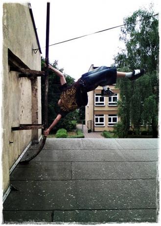 flaga<a href="profile.php?lookup=388"> - Alex</a><br/>
		         Komentarzy: 1
 Obejrzano:  32916 Ocena: <img src="images/star.gif" alt="*" style="vertical-align:middle"/><img src="images/star.gif" alt="*" style="vertical-align:middle"/><img src="images/star.gif" alt="*" style="vertical-align:middle"/><img src="images/star.gif" alt="*" style="vertical-align:middle"/><img src="images/star.gif" alt="*" style="vertical-align:middle"/>
