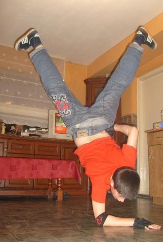 olo<a href="profile.php?lookup=388"> - Alex</a><br/>
		         Komentarzy: 2
 Obejrzano:  28844 Ocena: <img src="images/star.gif" alt="*" style="vertical-align:middle"/><img src="images/star.gif" alt="*" style="vertical-align:middle"/><img src="images/star.gif" alt="*" style="vertical-align:middle"/><img src="images/star.gif" alt="*" style="vertical-align:middle"/><img src="images/star.gif" alt="*" style="vertical-align:middle"/>
