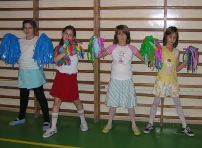 Cheerleaders!!!<a href="profile.php?lookup=2"> - Bulbula</a><br/>
		         Komentarzy: 2
 Obejrzano:  43992 Ocena: <img src="images/star.gif" alt="*" style="vertical-align:middle"/><img src="images/star.gif" alt="*" style="vertical-align:middle"/><img src="images/star.gif" alt="*" style="vertical-align:middle"/><img src="images/star.gif" alt="*" style="vertical-align:middle"/>
