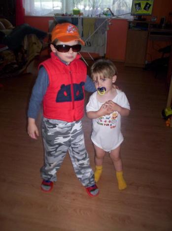 Moje skarby<a href="profile.php?lookup=165"> - Aga2404</a><br/>
		         Komentarzy: 1
 Obejrzano:  33250 Ocena: <img src="images/star.gif" alt="*" style="vertical-align:middle"/><img src="images/star.gif" alt="*" style="vertical-align:middle"/><img src="images/star.gif" alt="*" style="vertical-align:middle"/><img src="images/star.gif" alt="*" style="vertical-align:middle"/><img src="images/star.gif" alt="*" style="vertical-align:middle"/>
