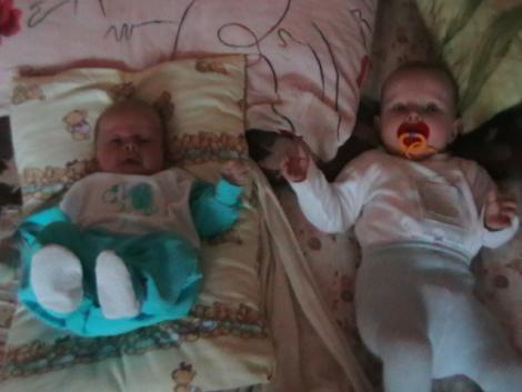 Martunia z siostrą Asią<a href="profile.php?lookup=127"> - martunka</a><br/>
		         Komentarzy: 0
 Obejrzano:  30379 Ocena: Brak
