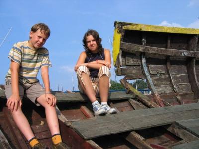 Na wraku<a href="profile.php?lookup=1"> - piotr</a><br/>
		         Komentarzy: 0
 Obejrzano:  40164 Ocena: <img src="images/star.gif" alt="*" style="vertical-align:middle"/><img src="images/star.gif" alt="*" style="vertical-align:middle"/><img src="images/star.gif" alt="*" style="vertical-align:middle"/><img src="images/star.gif" alt="*" style="vertical-align:middle"/>
