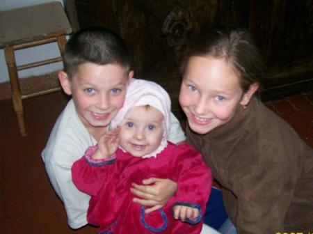 Moi najbliżsi<a href="profile.php?lookup=36"> - Ania Jachnicka</a><br/>
		         Komentarzy: 1
 Obejrzano:  31559 Ocena: <img src="images/star.gif" alt="*" style="vertical-align:middle"/><img src="images/star.gif" alt="*" style="vertical-align:middle"/><img src="images/star.gif" alt="*" style="vertical-align:middle"/><img src="images/star.gif" alt="*" style="vertical-align:middle"/>
